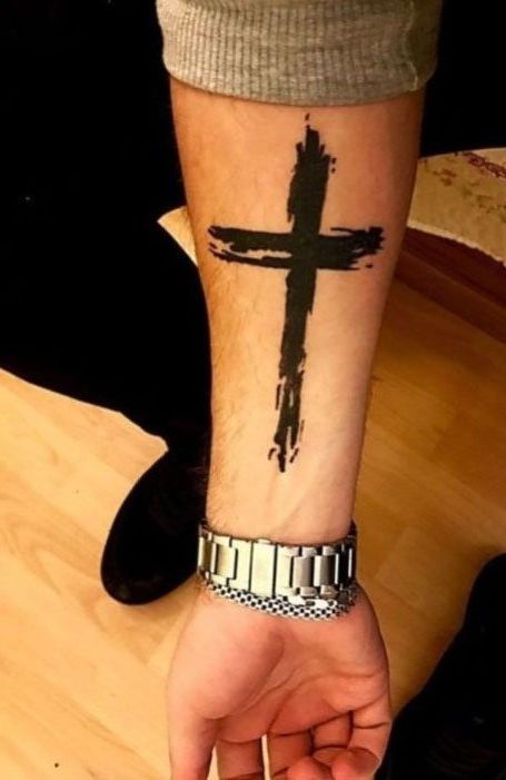 Подборка самых уникальных мужских татуировок на запястье