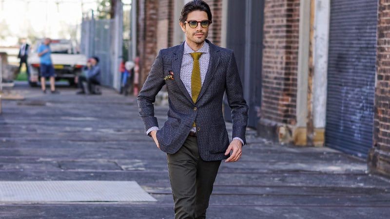 Как носить серый пиджак: мужчине: стильные идеи в 2022 году