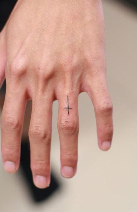 30 лучших тату креста для религиозных мужчин