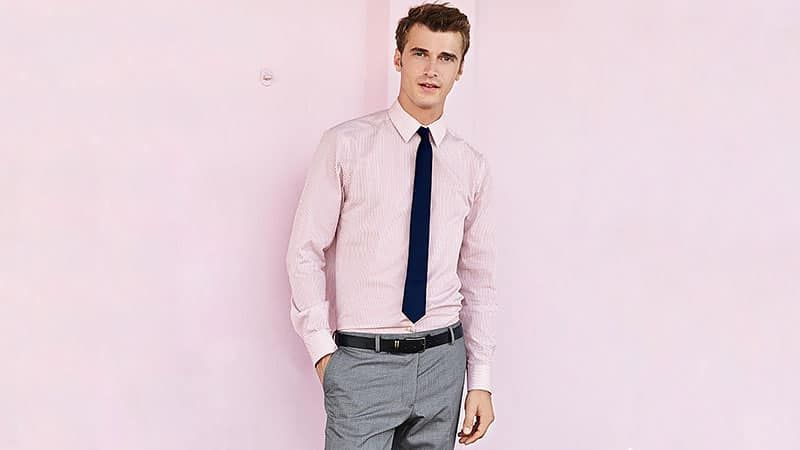 Как стильно носить розовую рубашку мужчинам?