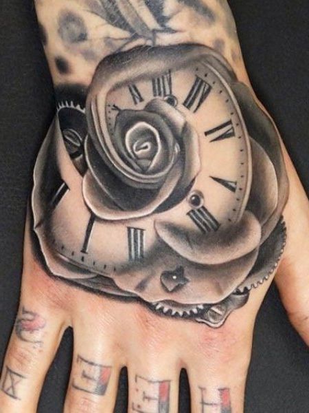 18 стильных татуировок с розами для мужчин