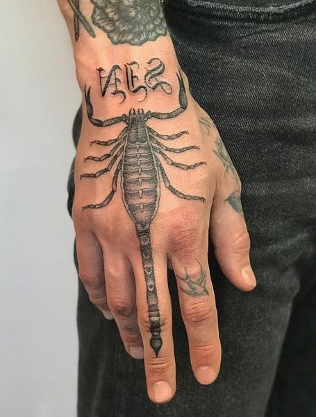 Крутая подборка необычных татуировок скорпиона для мужчин