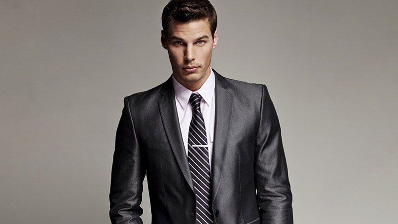 Как носить зажим для галстука: советы для настоящих мужчин