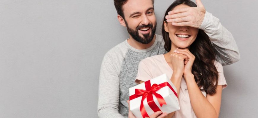 Подарок для нее – как выбрать подарок, который сделает женщину счастливой?