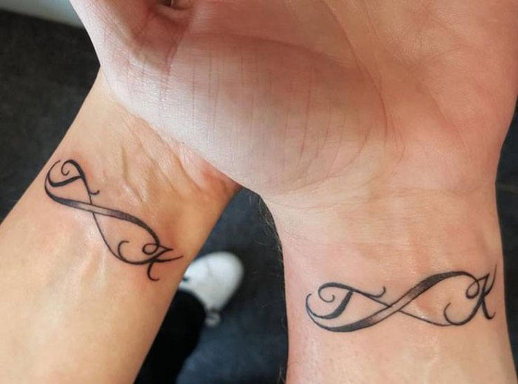 Красивые примеры татуировок с символом бесконечность