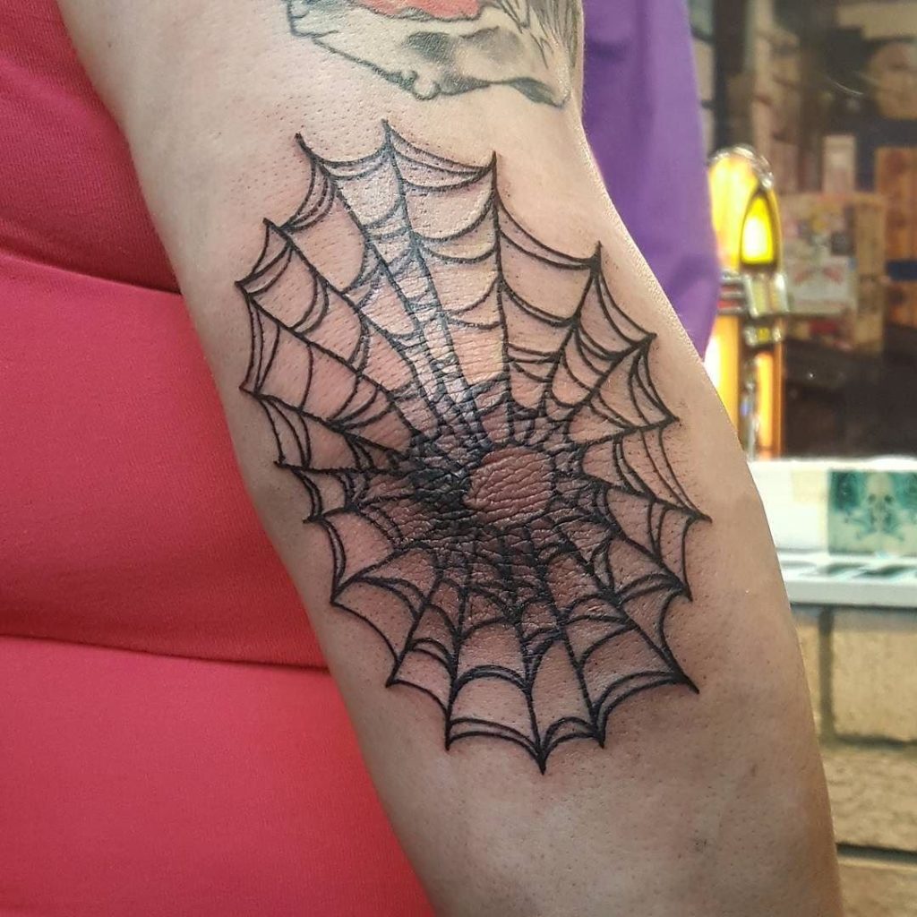 Интересные идеи татуировки паутина