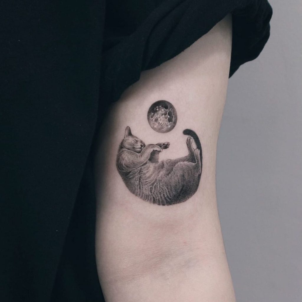 Татуировка Луна и кошка