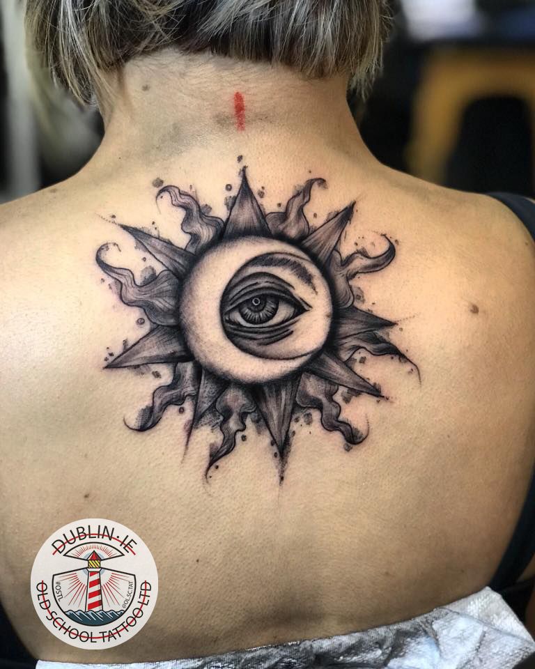 Татуировка солнце с глазом