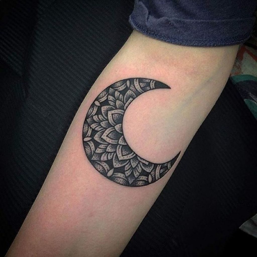 Значение татуировки с Луной