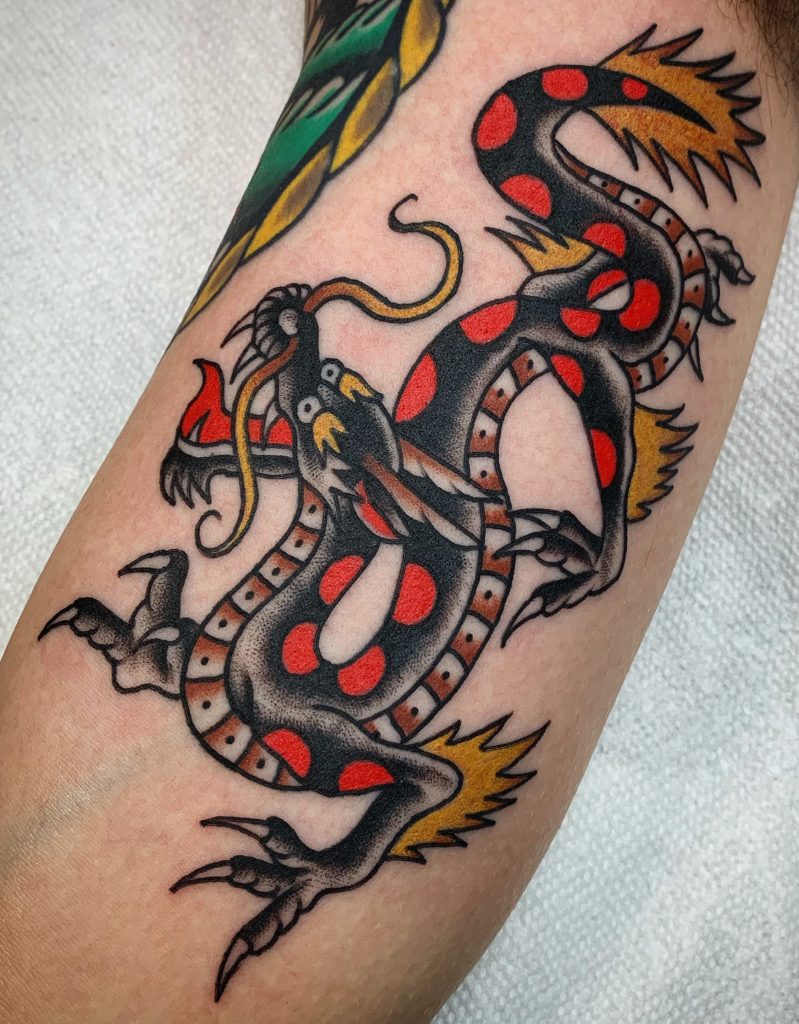 Татуировка дракон олд скул