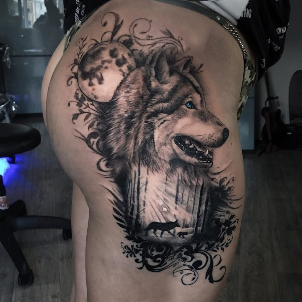 стильная татуировка с волком