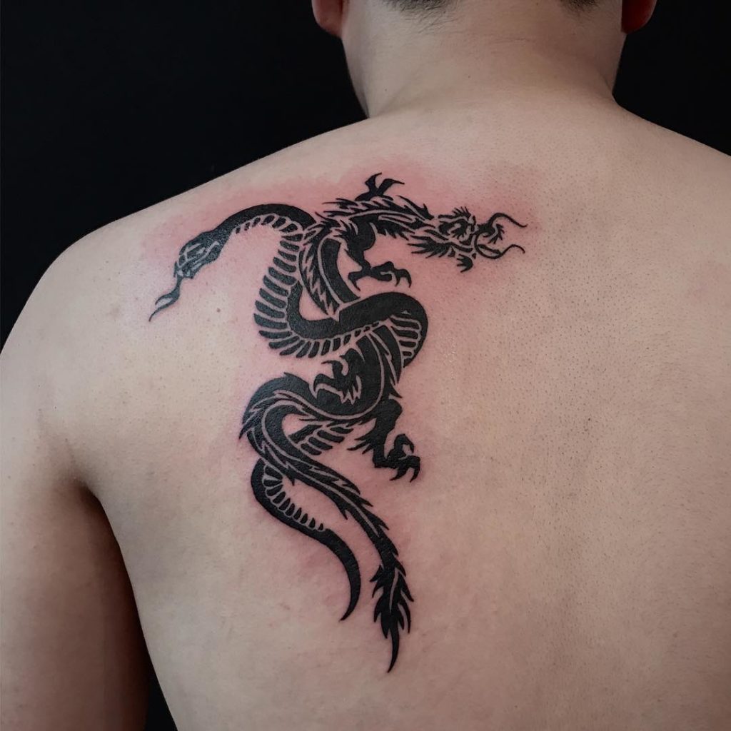 Тату дракон на спин