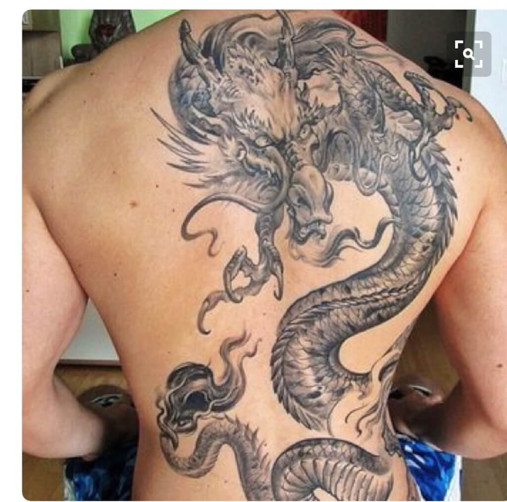Тату дракон на спине