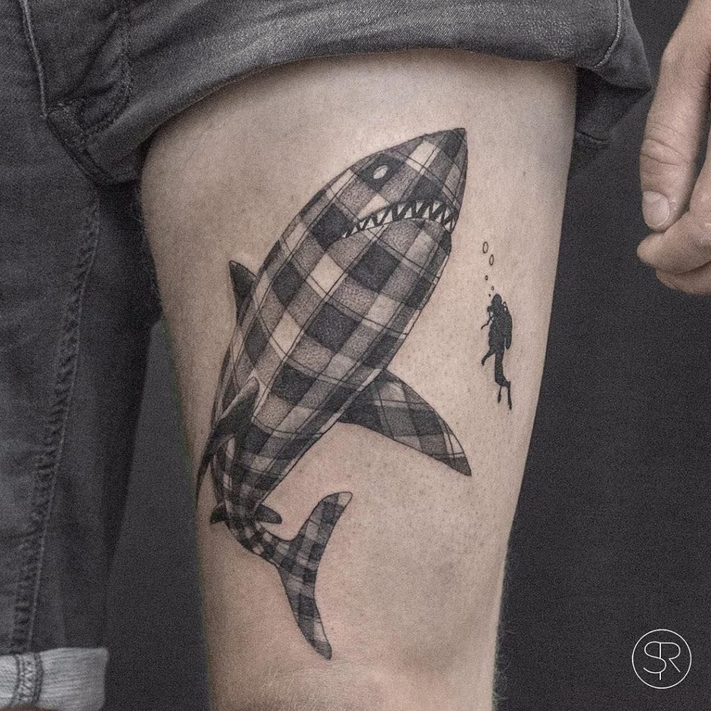 Татуировка с акулой