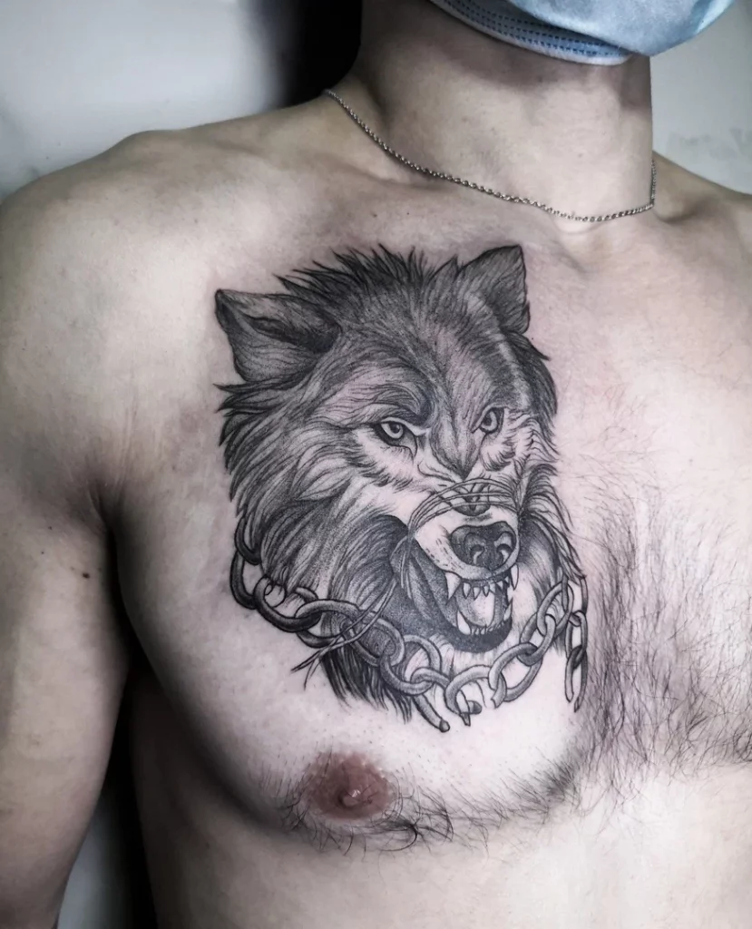 татуировка волка на груди