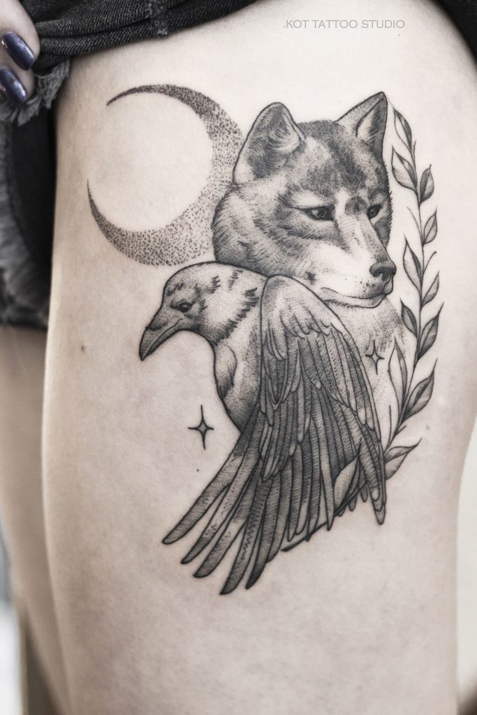 татуировка волка на ноге